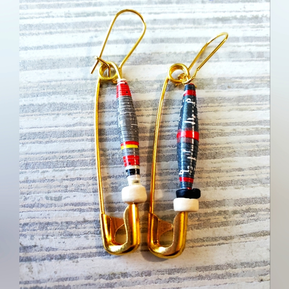 🙏 HAND CRAFTED Goldtone safety pin earrings with paper beads. Boho